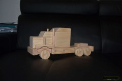 Camion en bois