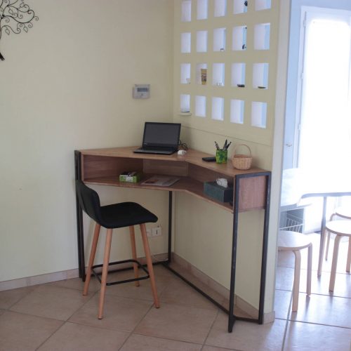 bureau-angle-stand-up-79